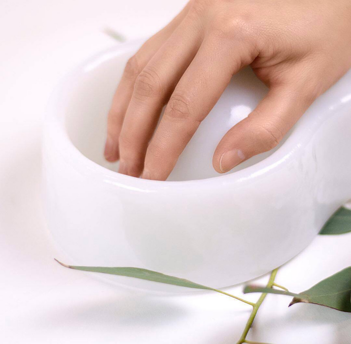 Signature Manicure Dish in Frost/White