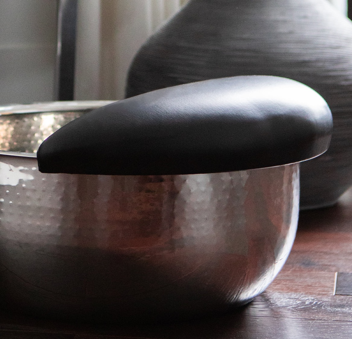 Padded Footrest for Hammered Metal Bowl